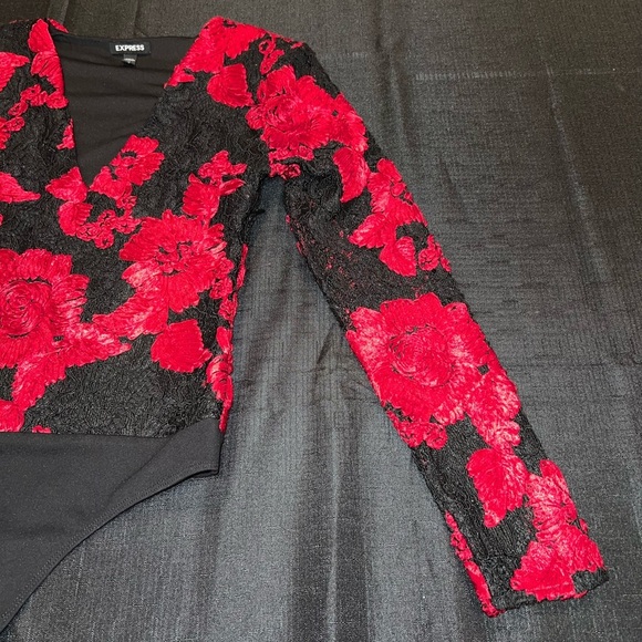 Express floral red black lace bodysuit - Picture 5 of 12